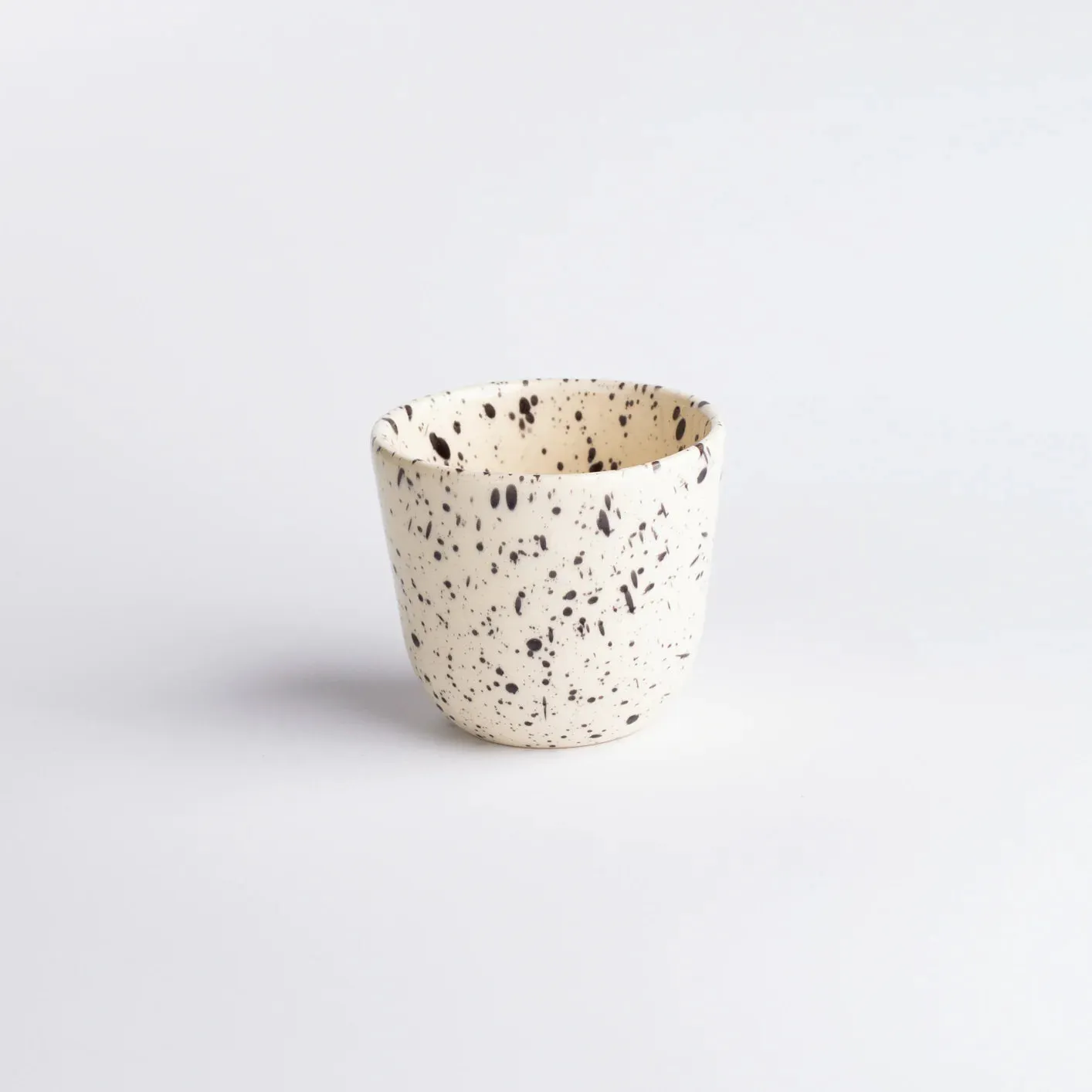 cappuccino cup - black dots