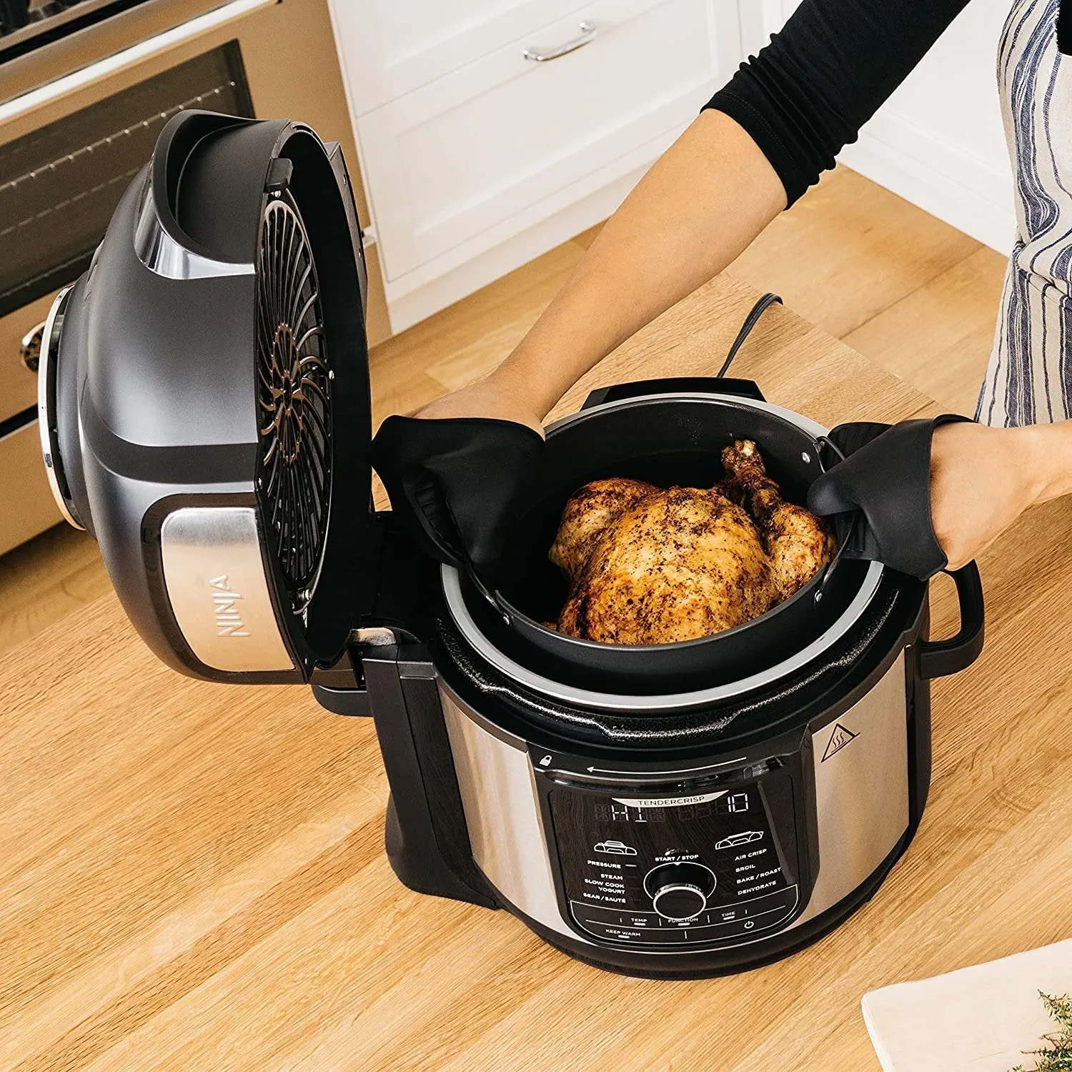 Ninja Foodi 8-qt. 9-in-1 Deluxe XL Pressure Cooker & Air Fryer FD401 Refurbished